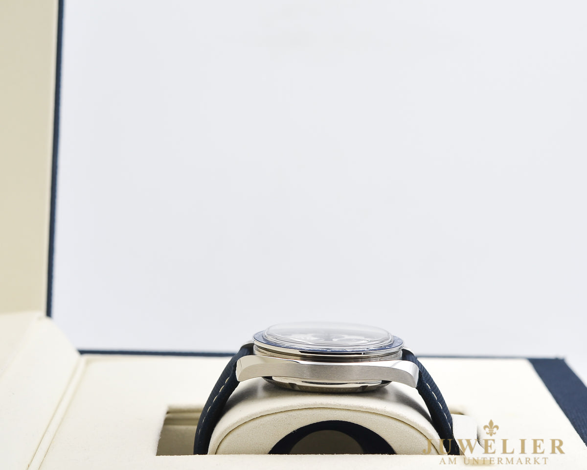 Omega Speedmaster Silver Snoopy Award I Full-Set I 2022