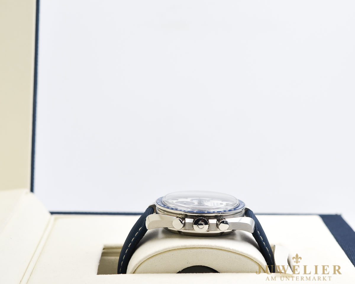 Omega Speedmaster Silver Snoopy Award I Full-Set I 2022